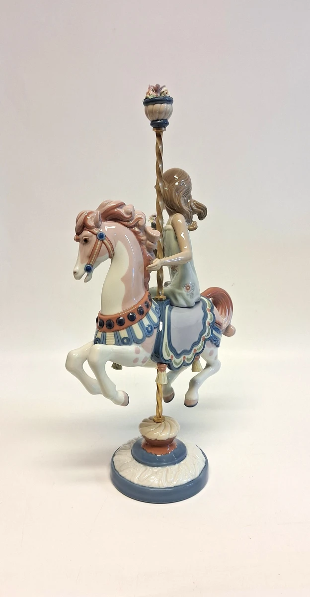 Porseleinen beeldje Girl on Carousel Horse - foto 3