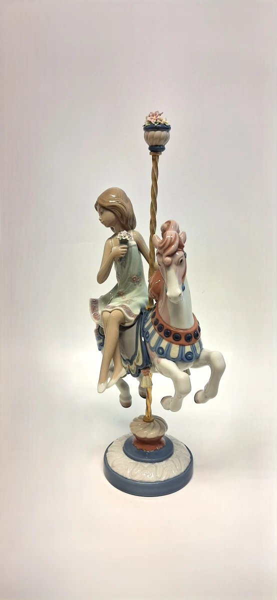 Porseleinen beeldje Girl on Carousel Horse - foto 2