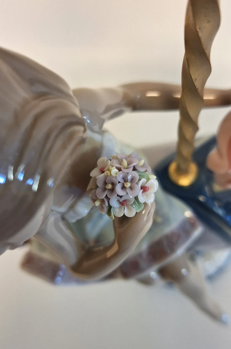 Porseleinen beeldje Girl on Carousel Horse - foto 6