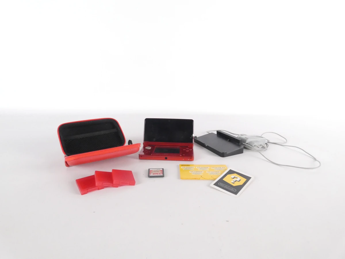 Rode Nintendo 3DS handheld met accessoires en spel - foto 2