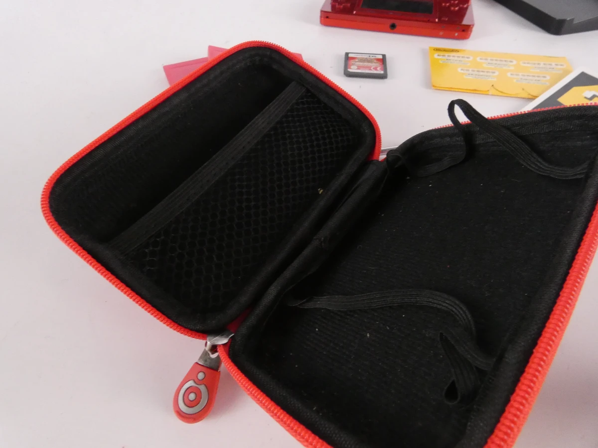 Rode Nintendo 3DS handheld met accessoires en spel - foto 3