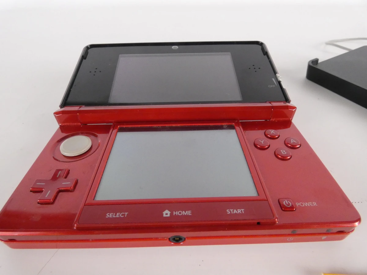 Rode Nintendo 3DS handheld met accessoires en spel - foto 4