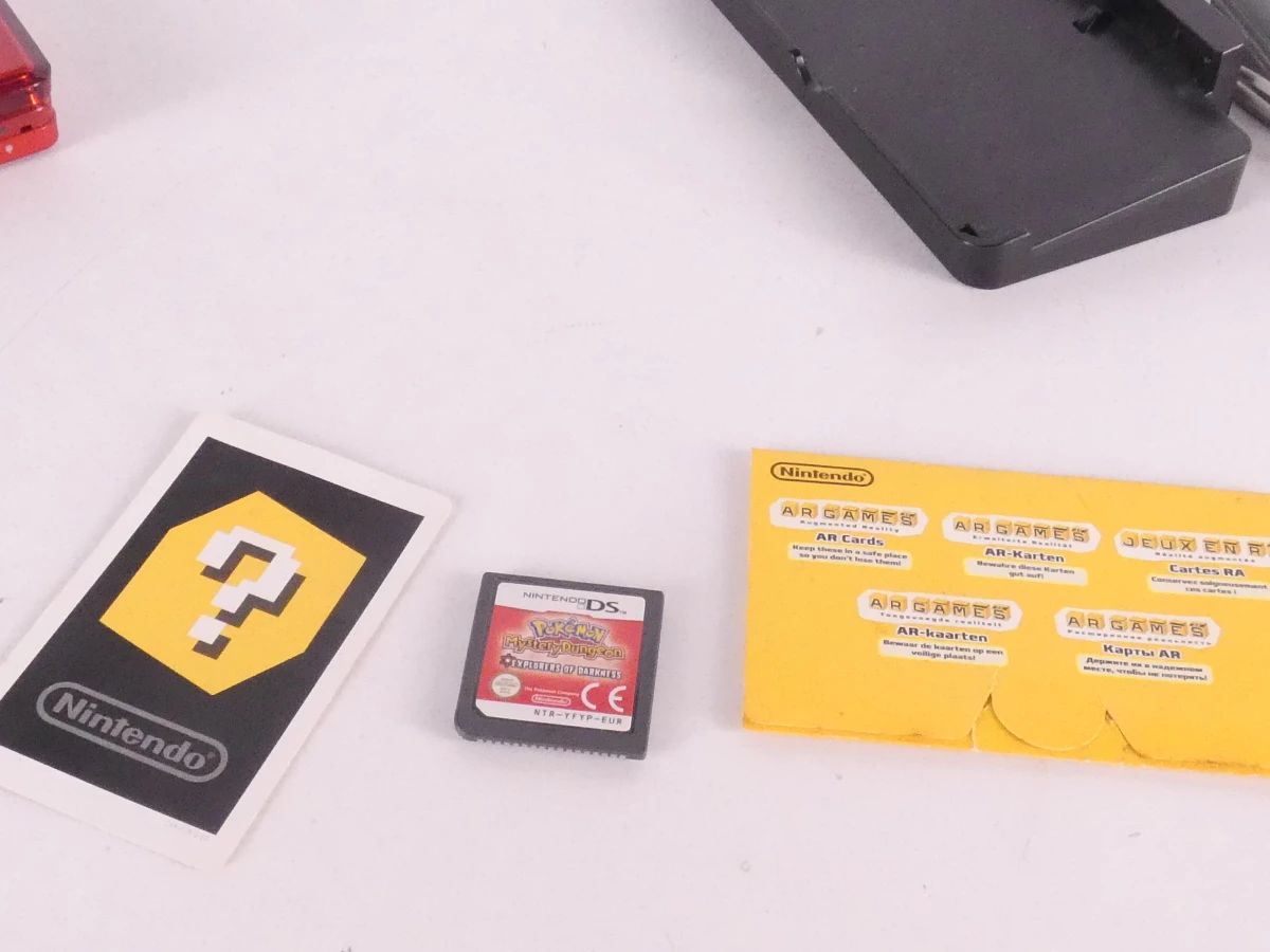 Rode Nintendo 3DS handheld met accessoires en spel - foto 9