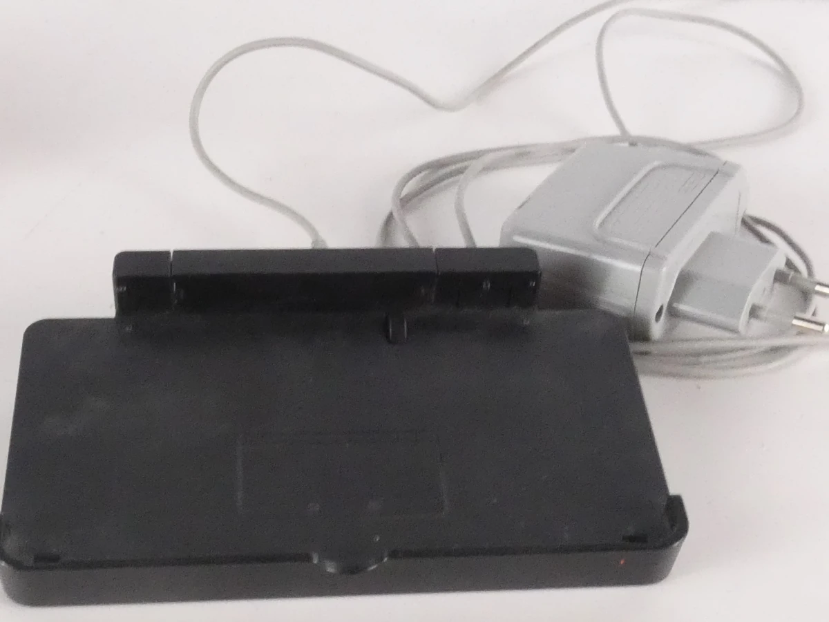 Rode Nintendo 3DS handheld met accessoires en spel - foto 16