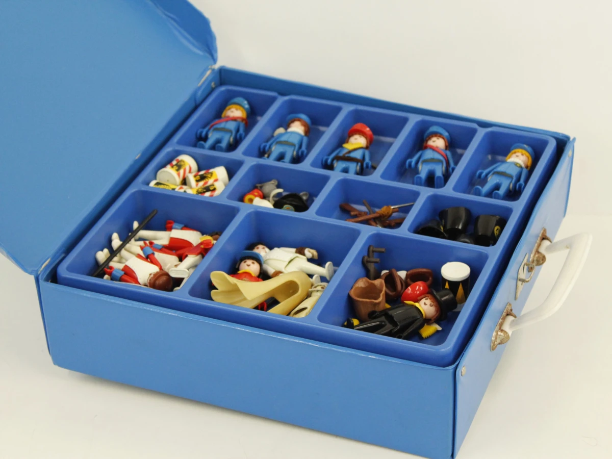 Vintage Playmobil figuren en accessoires in blauwe koffer - foto 2