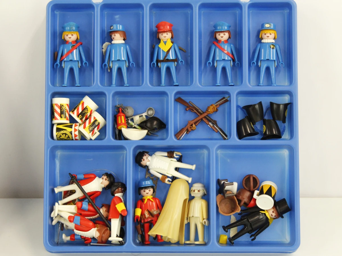 Vintage Playmobil figuren en accessoires in blauwe koffer - foto 5