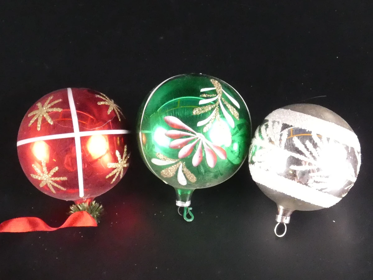 Set vintage kerstballen in diverse kleuren en designs