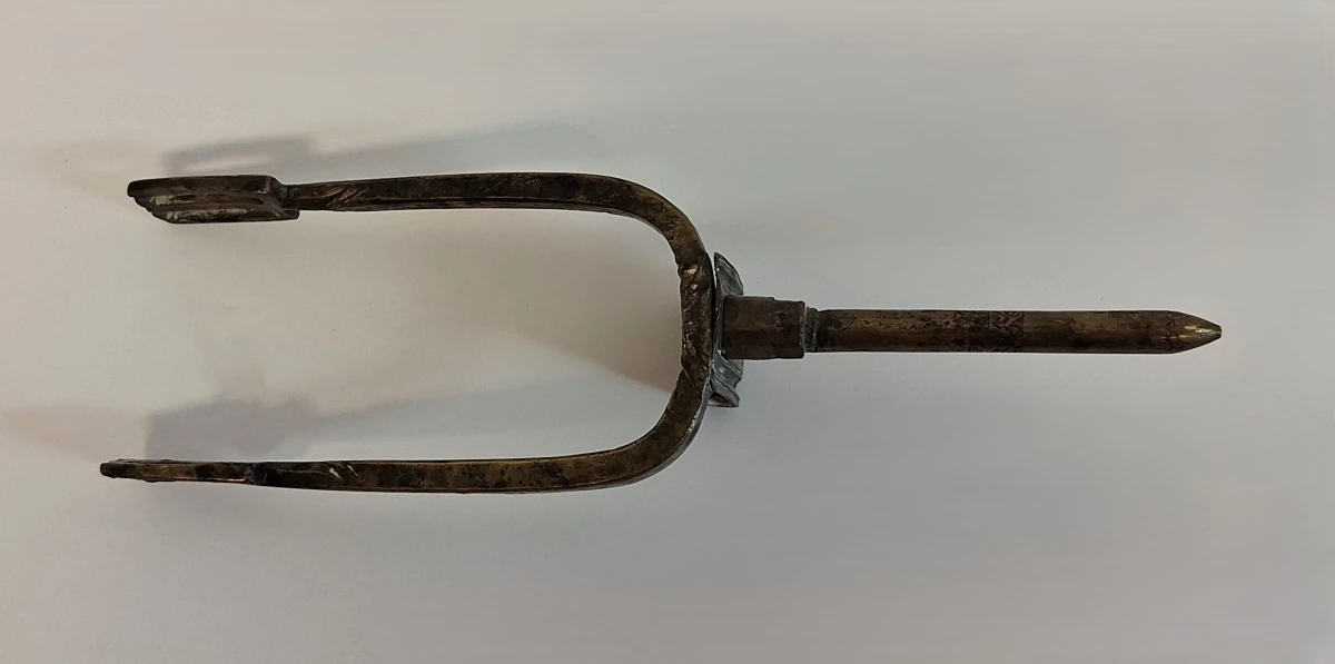 Antieke metalen vork voor haardvuur - foto 5