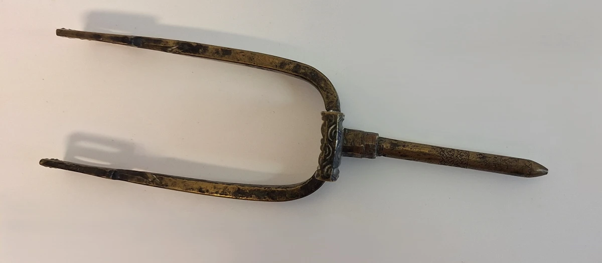 Antieke metalen vork voor haardvuur - foto 3