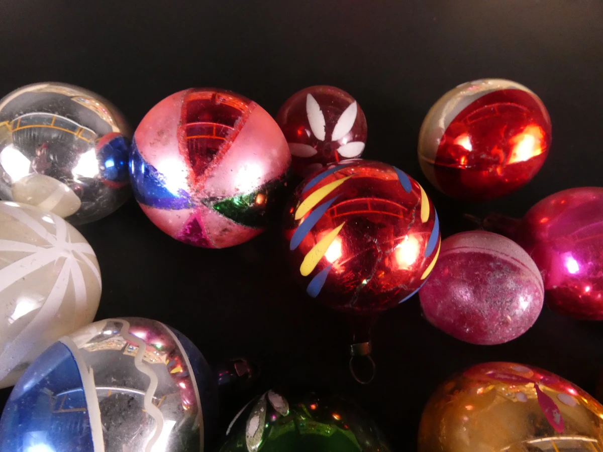 81 vintage kerstballen, pieken en kerstversiering glas - foto 11