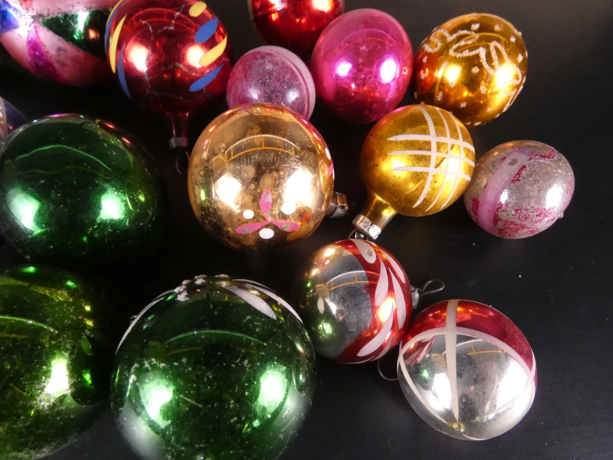 81 vintage kerstballen, pieken en kerstversiering glas - foto 12