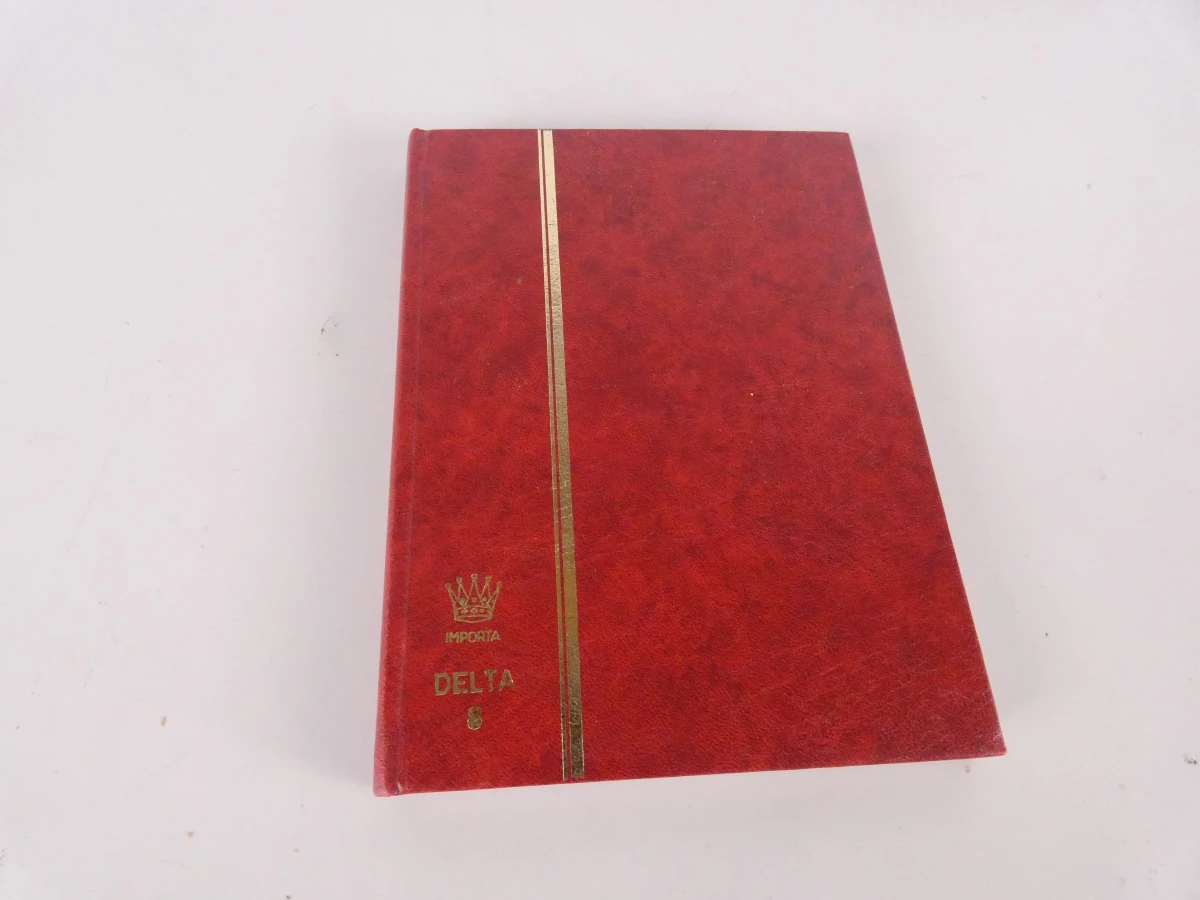 Verzameling oude postzegels met albums en losse postzegels