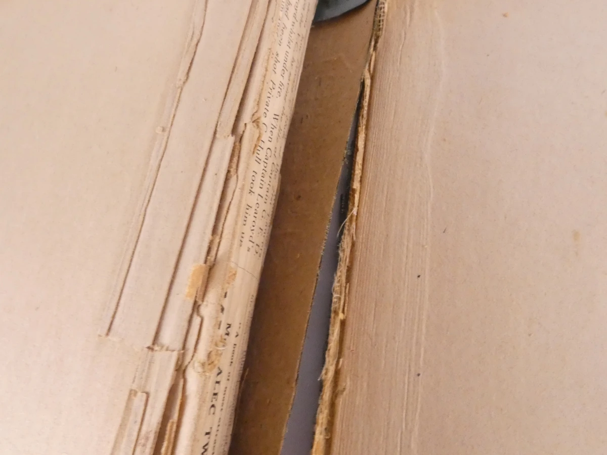 Verzameling oude postzegels met albums en losse postzegels