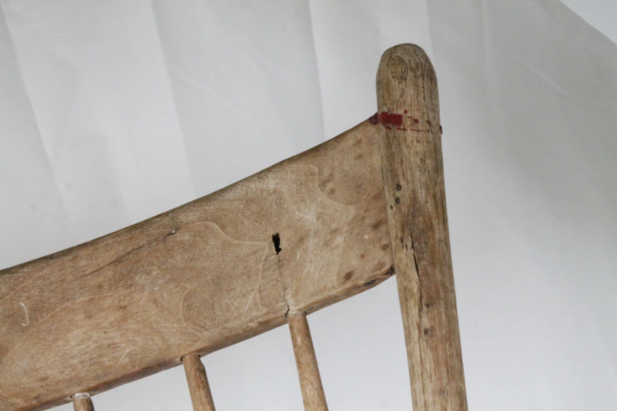 Antieke, primitieve houten spijlenstoel - foto 2