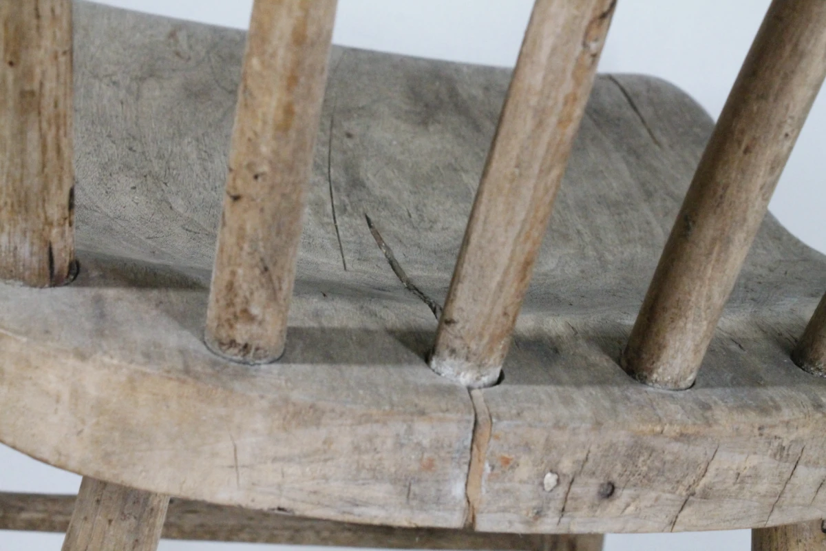 Antieke, primitieve houten spijlenstoel - foto 7