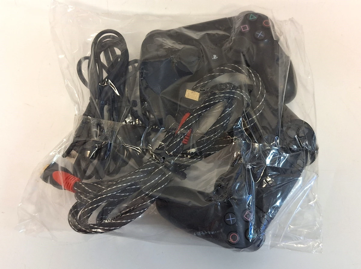 PlayStation 4 Slim met accessoires - foto 5