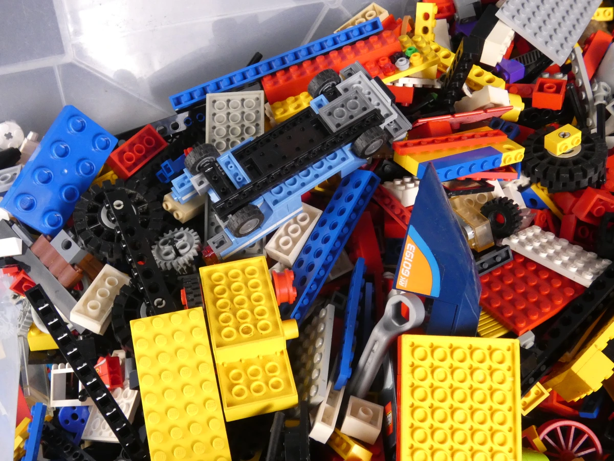 Groot lot LEGO bouwstenen en onderdelen – diverse kleuren, voertuigen en accessoires - foto 2