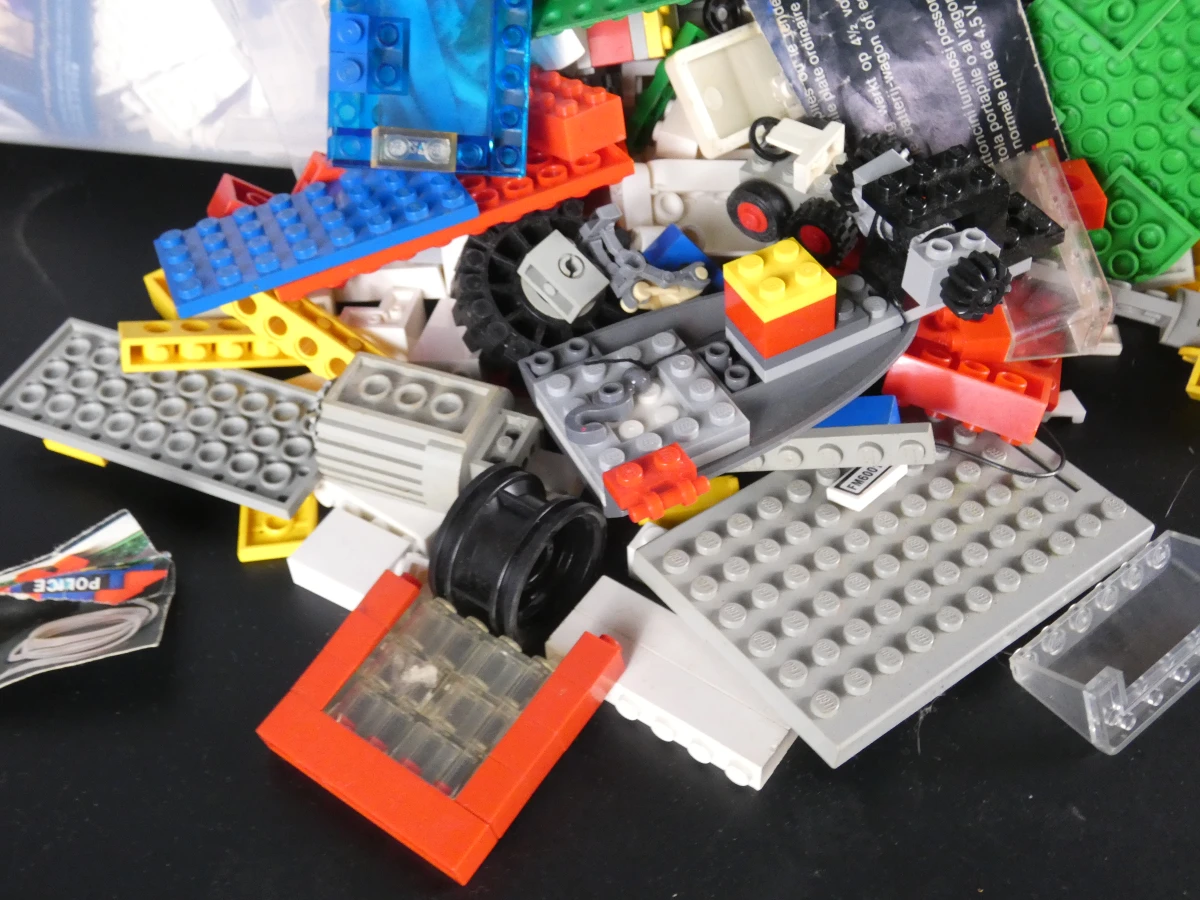 Groot lot LEGO bouwstenen en onderdelen – diverse kleuren, voertuigen en accessoires - foto 8