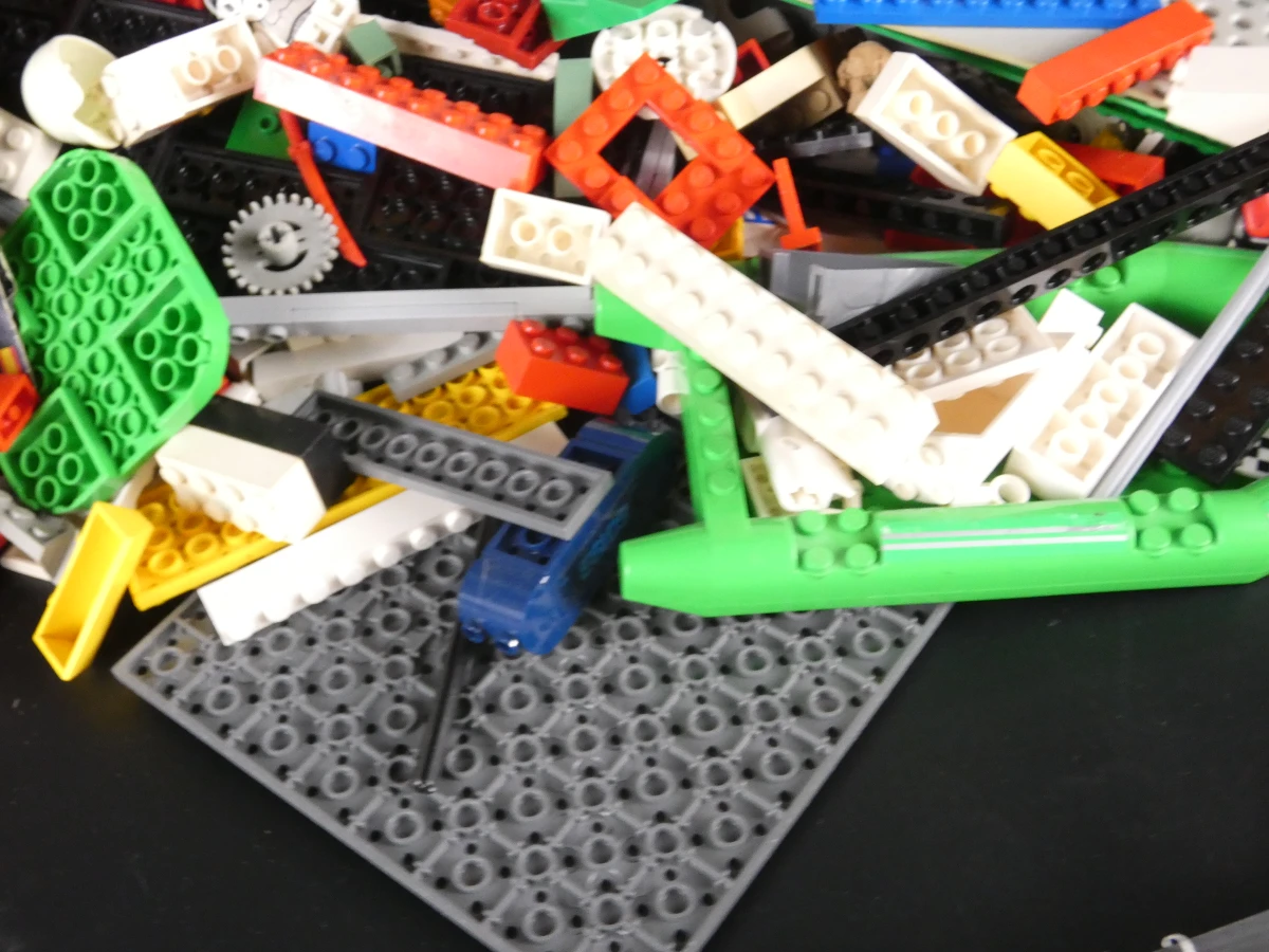 Groot lot LEGO bouwstenen en onderdelen – diverse kleuren, voertuigen en accessoires - foto 9
