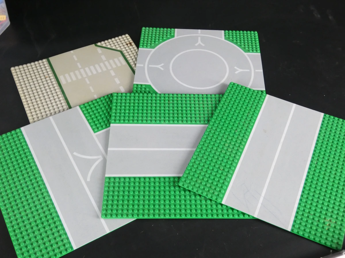 Groot lot LEGO bouwstenen en onderdelen – diverse kleuren, voertuigen en accessoires - foto 12
