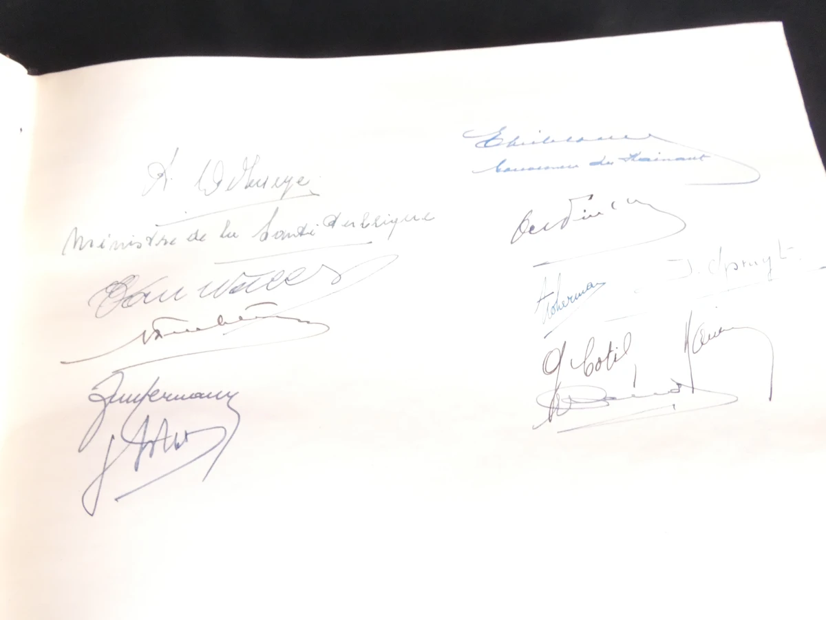 Oud gasten- / herdenkingsboek 'Livre d'Or' 1953 - foto 4