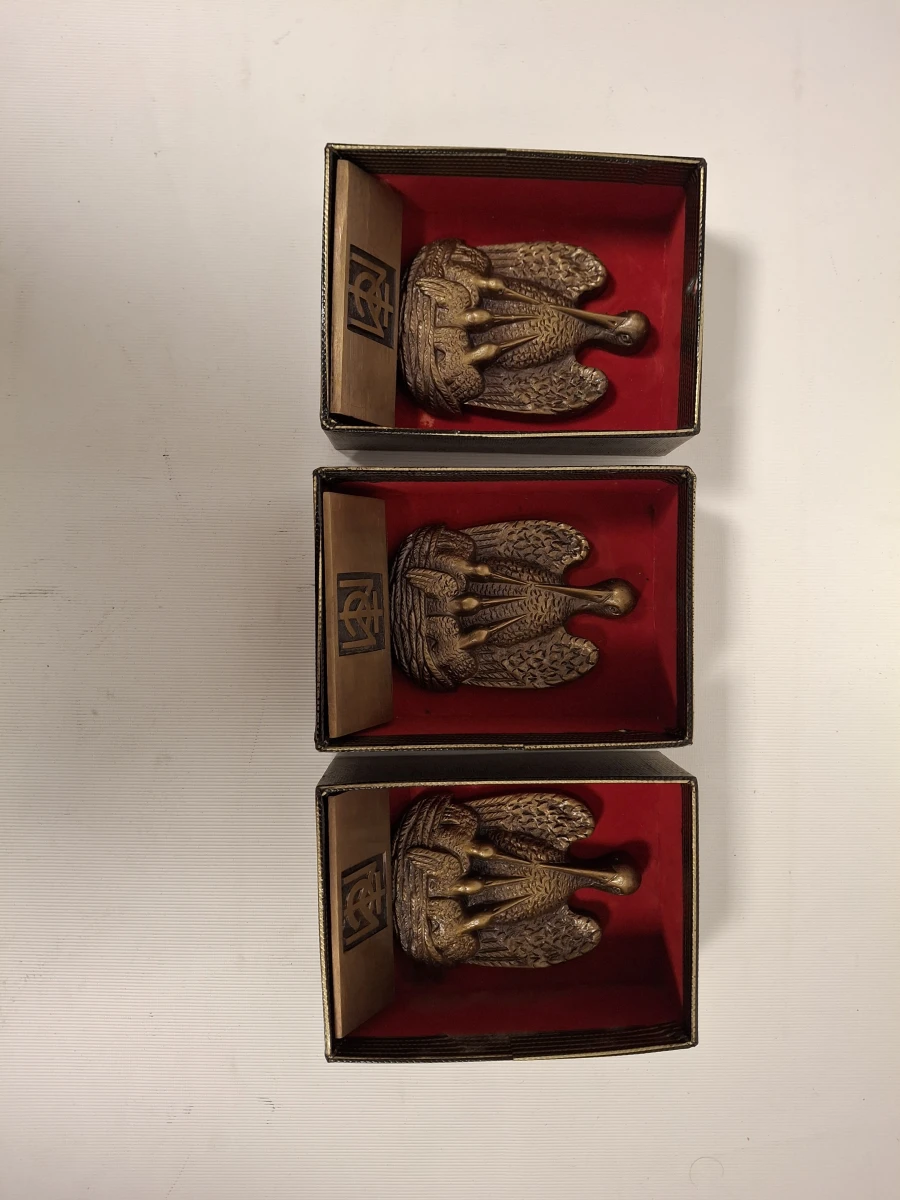 Set van 3 metalen pelikaan beeldjes op voetstuk - foto 6