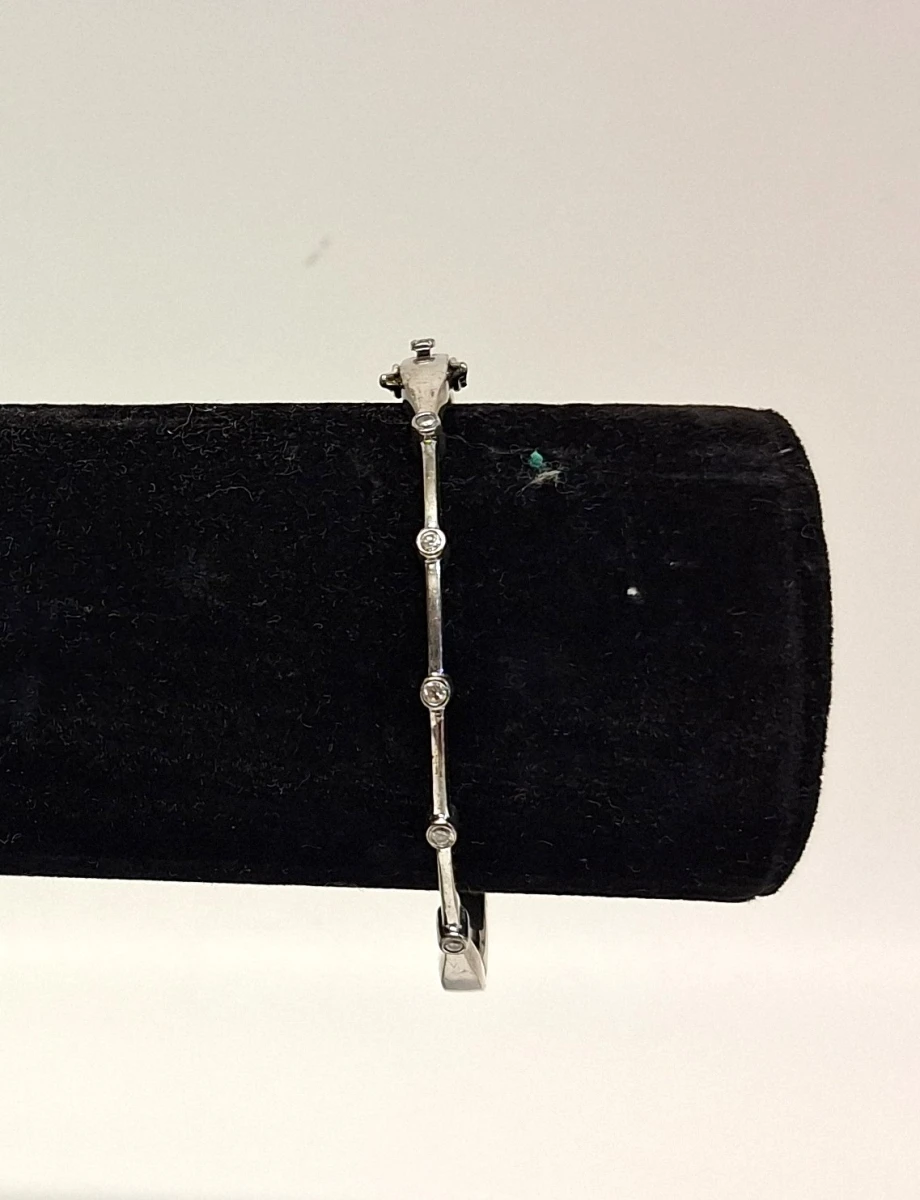 Zilveren armband met kleine steentjes – kavel bij De Kringwinkel, Aalst