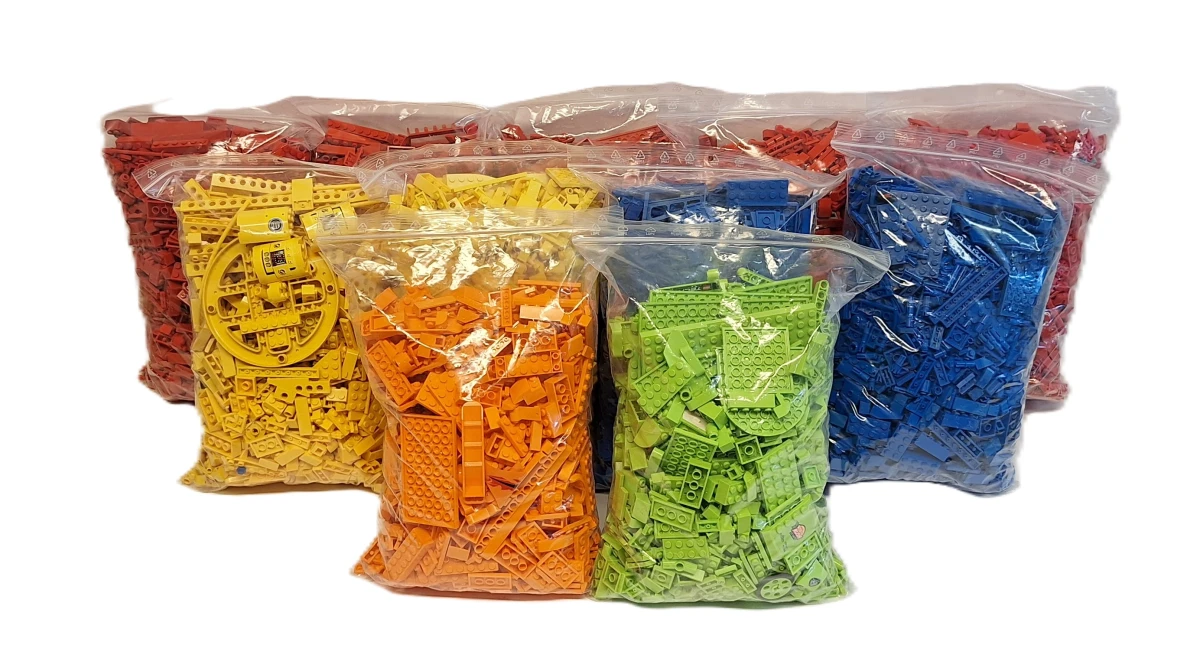 Grote verzameling gekleurde Lego – kavel bij De Kringwinkel, Aalst
