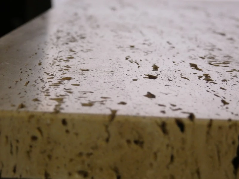 Massieve travertin tafel met stenen voet - foto 6