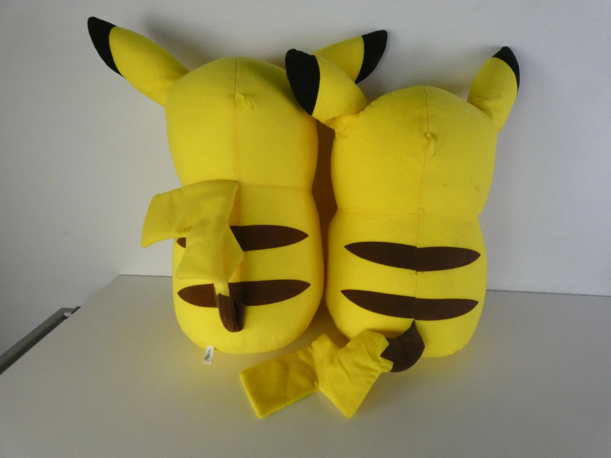 Set van 2 Pikachu knuffels - foto 2