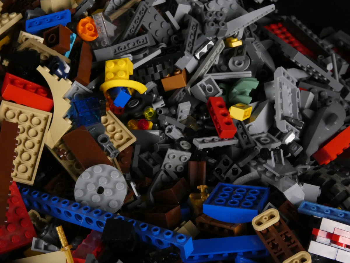 Grote bak Lego met diverse steentjes en onderdelen - foto 8