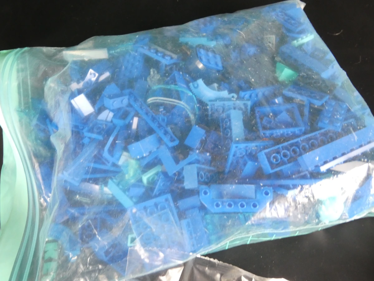 Grote bak Lego met diverse steentjes en onderdelen - foto 18