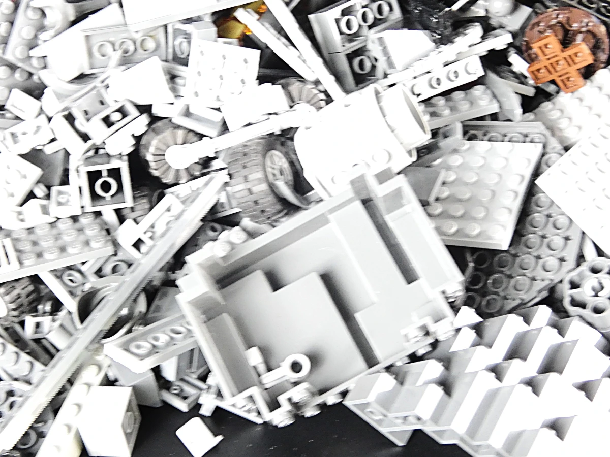 Grote bak Lego met diverse steentjes en onderdelen - foto 10