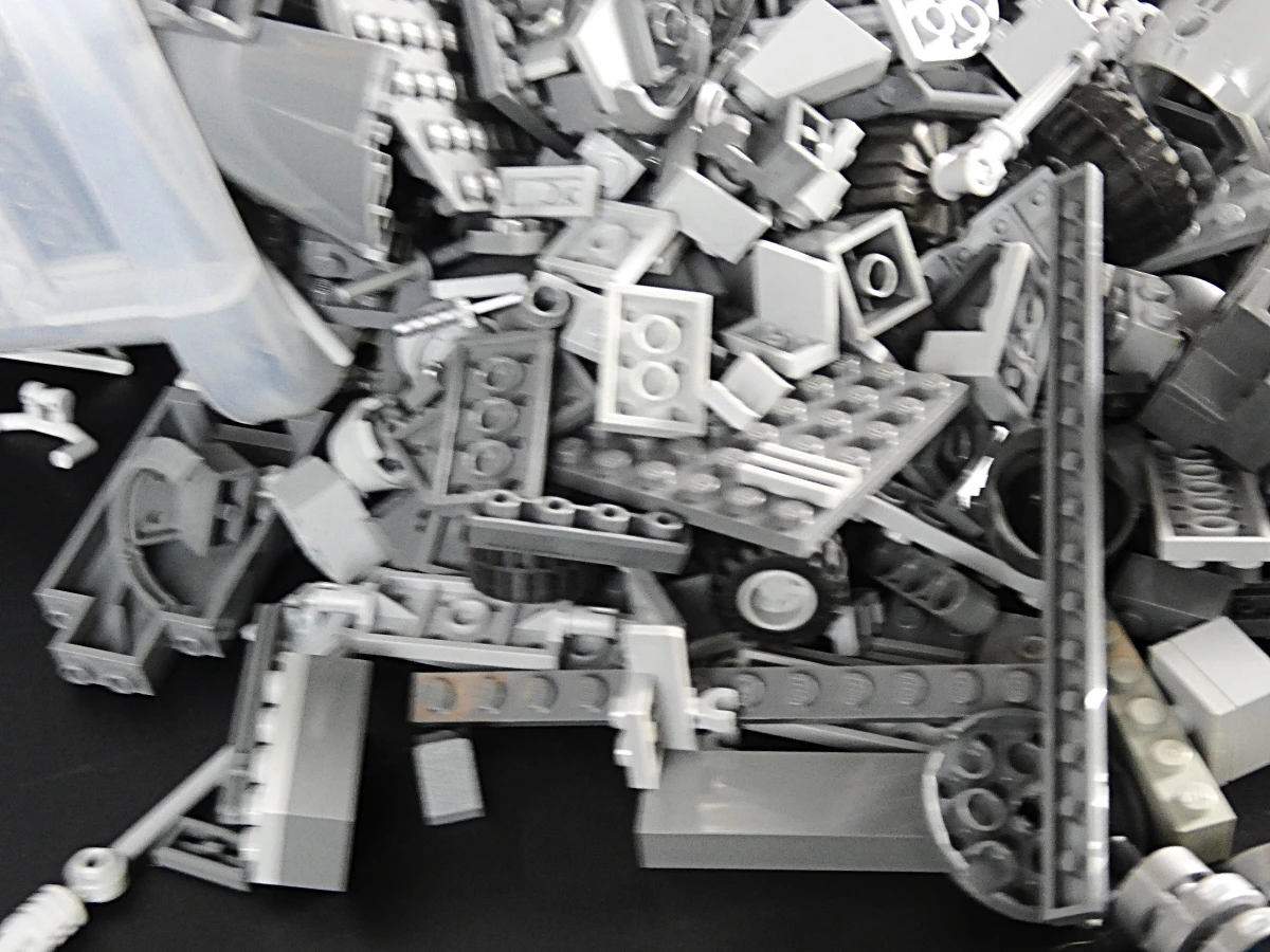 Grote bak Lego met diverse steentjes en onderdelen - foto 9