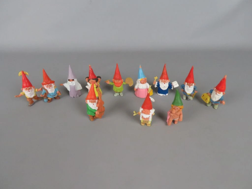 Set van 12 kabouterfiguren in verschillende poses