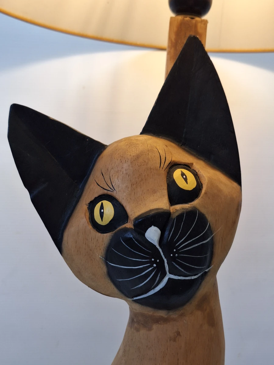 Set van vintage handgesneden houten kattenfiguren en bijpassende kattenlamp - foto 6