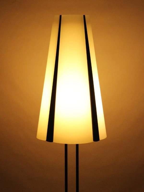 IKEA VISTOFTA staande leeslamp – zwart met witte lampscherm en voetschakelaar - foto 2