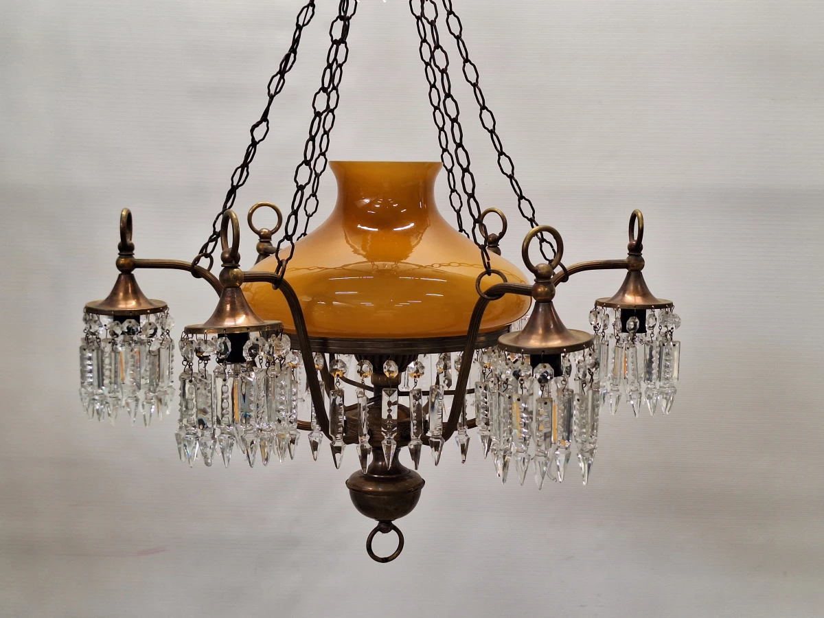 Antieke messing hanglamp met amberkleurig opaline glas en kristallen hangers - foto 6