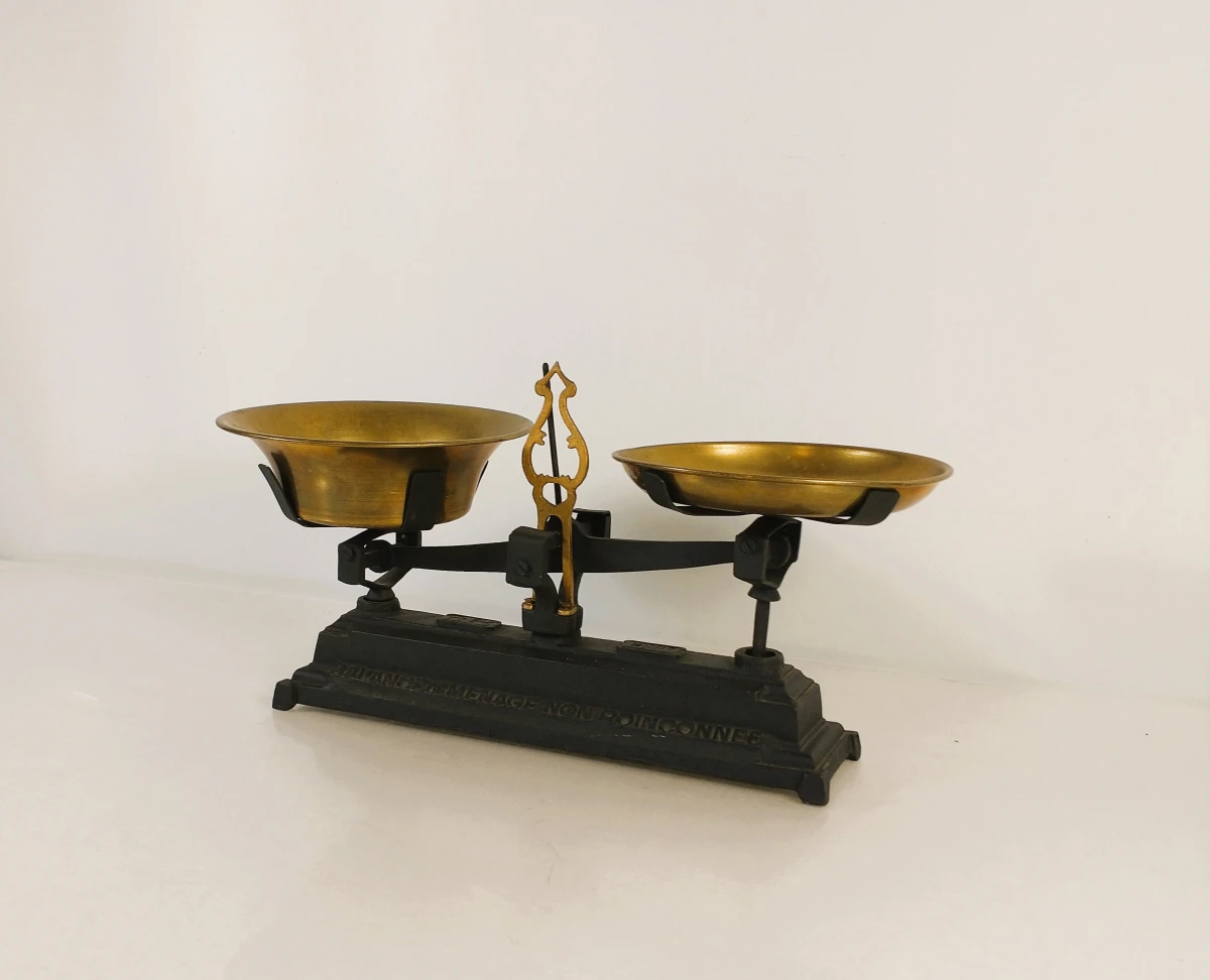 Vintage Franse balansweegschaal met messing schalen - foto 2