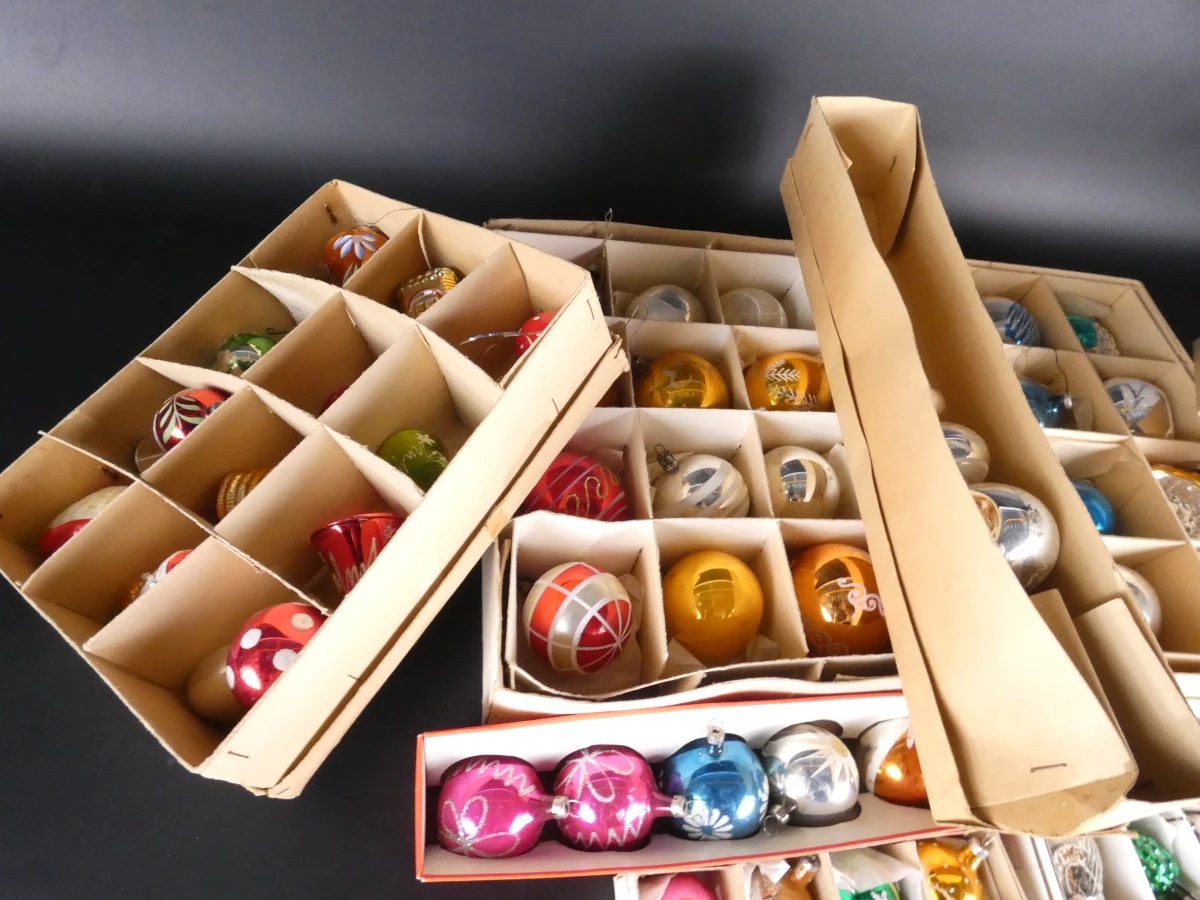 Set vintage kerstballen en piek in dozen - foto 2