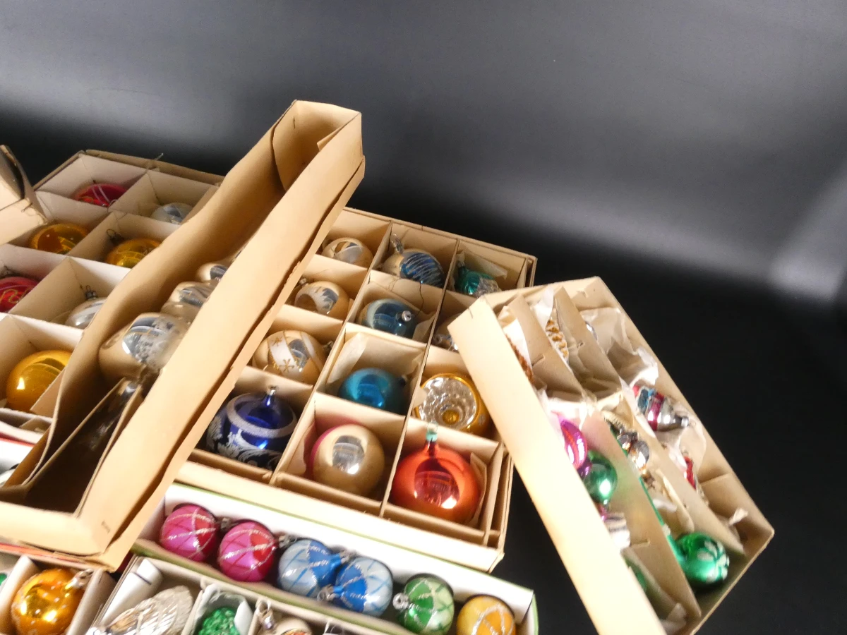 Set vintage kerstballen en piek in dozen - foto 3