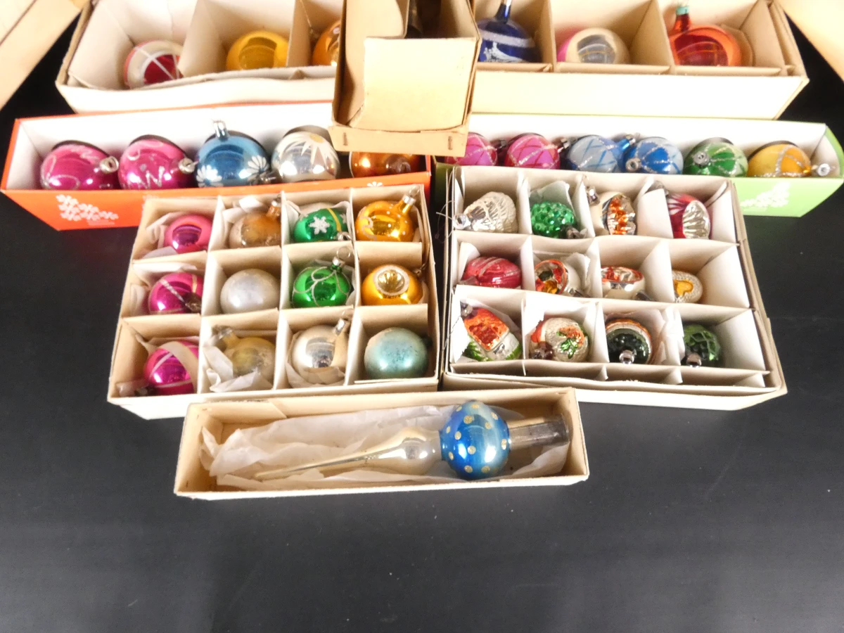 Set vintage kerstballen en piek in dozen - foto 4