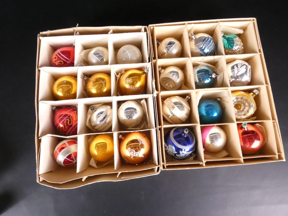 Set vintage kerstballen en piek in dozen - foto 5