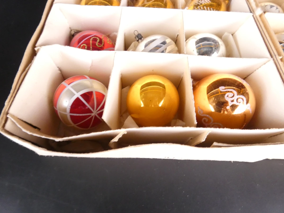Set vintage kerstballen en piek in dozen - foto 6