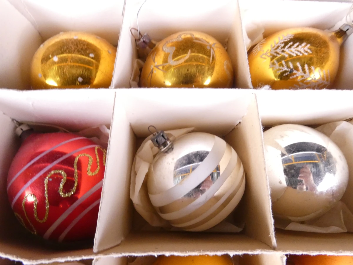 Set vintage kerstballen en piek in dozen - foto 7