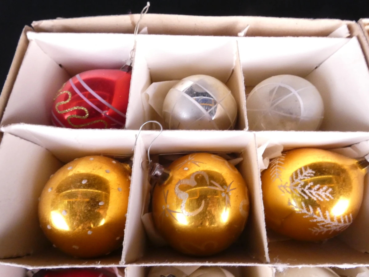 Set vintage kerstballen en piek in dozen - foto 8