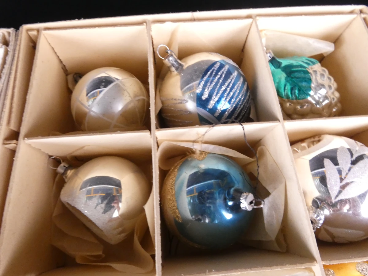 Set vintage kerstballen en piek in dozen - foto 9