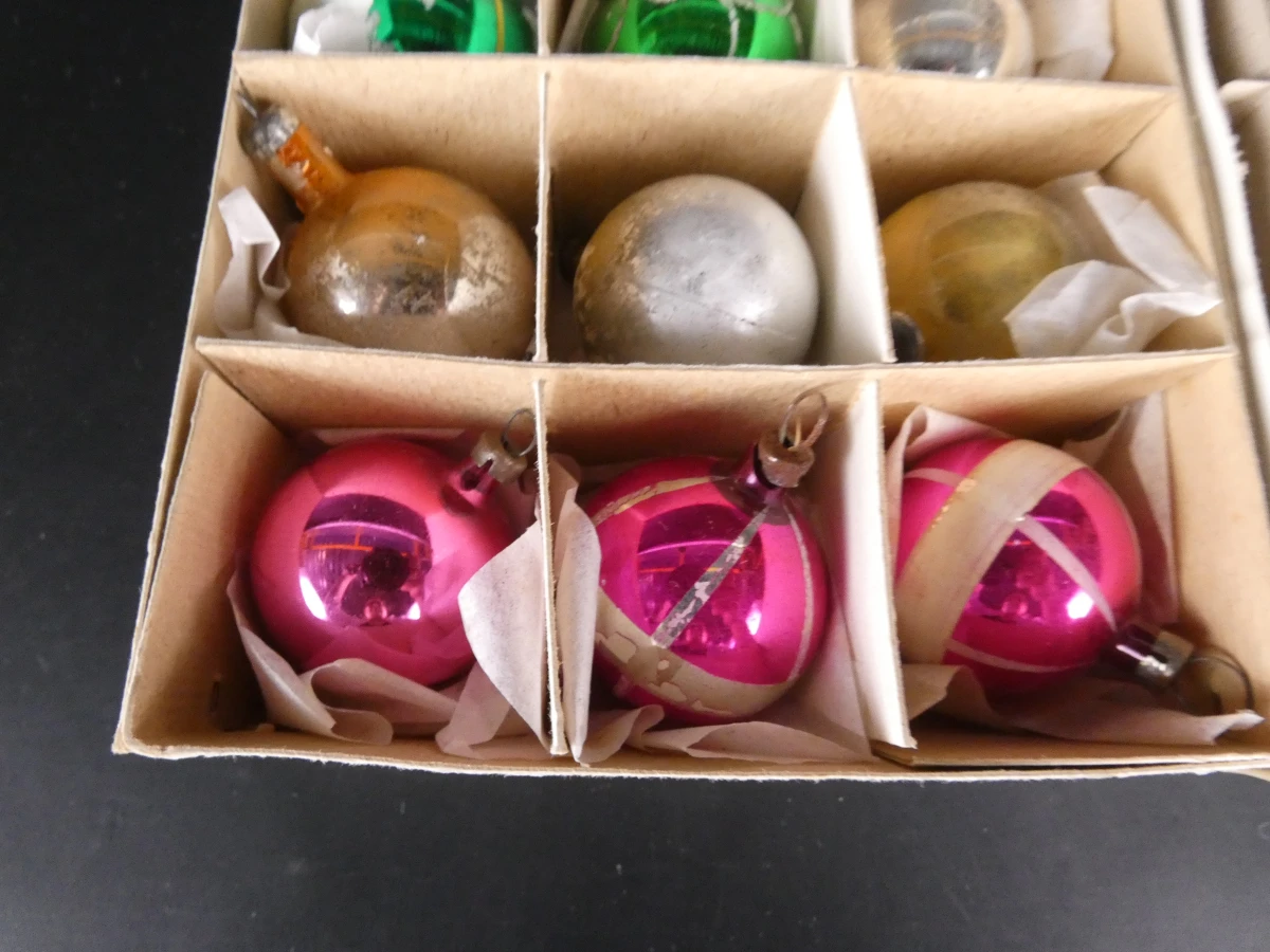 Set vintage kerstballen en piek in dozen - foto 12
