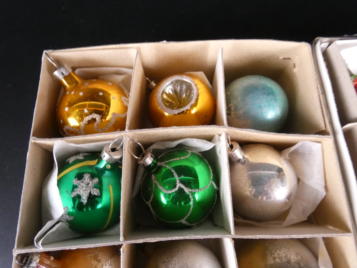 Set vintage kerstballen en piek in dozen - foto 13