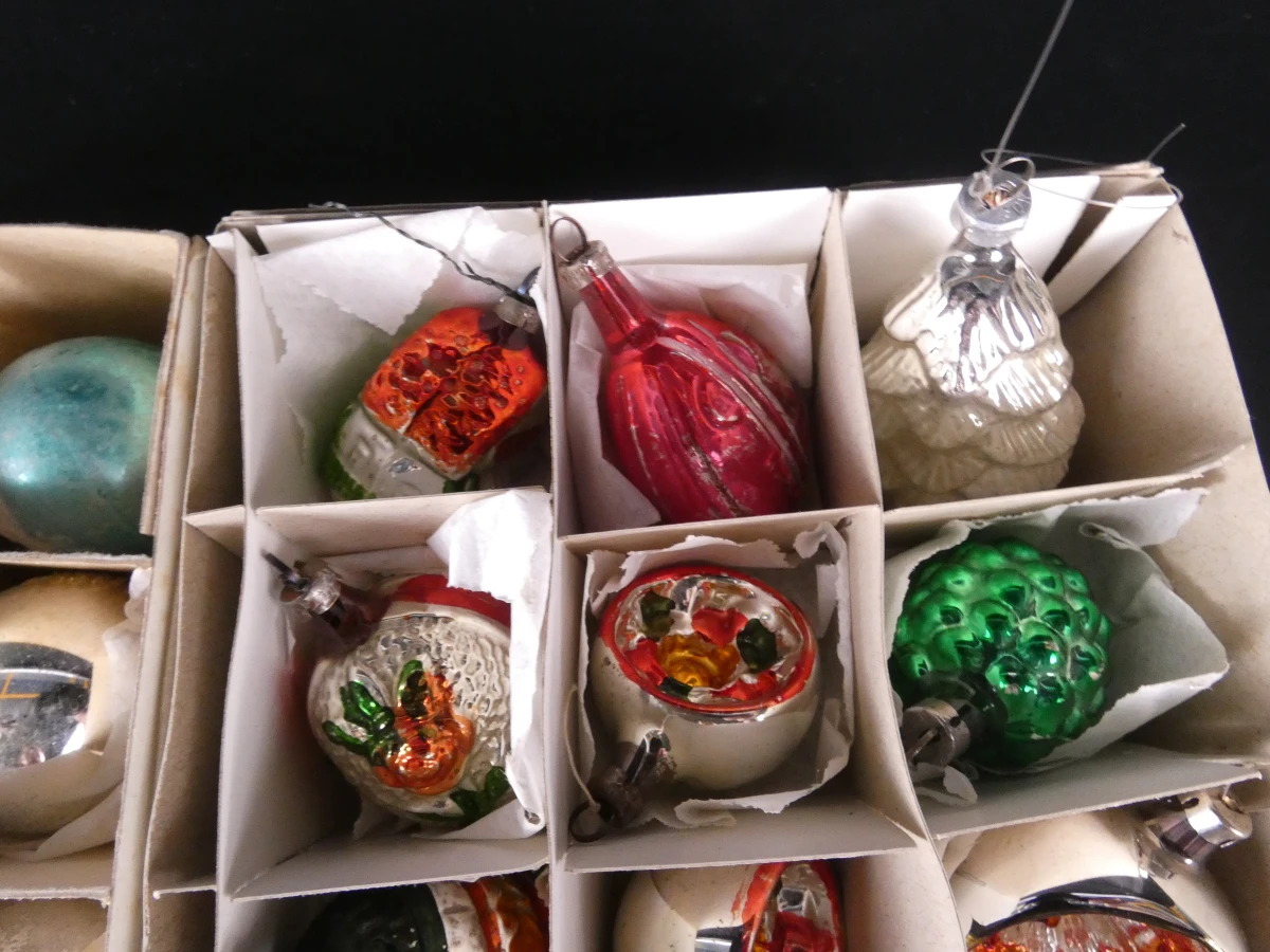 Set vintage kerstballen en piek in dozen - foto 14